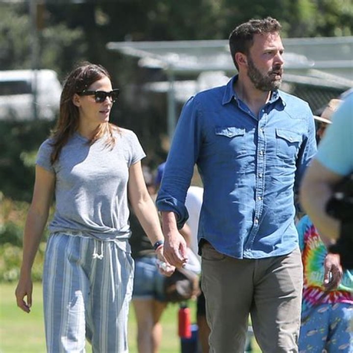 Ben Affleck & Jennifer Garner Fight? She Wipes Away Tears After Tense Moment – Hollywood Life