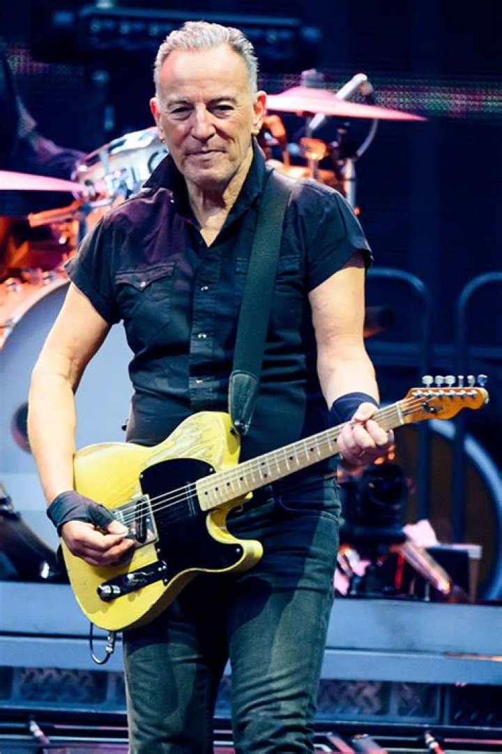 Bruce Springsteen Falls Up Stairs Onstage: Video – Hollywood Life