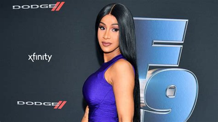 Cardi B Gets Chin & Chest Piercings While Holding Offset’s Hand: Watch – Hollywood Life