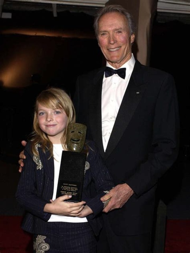 Clint Eastwood Poses With ‘Secret Daughter’ & His 8 Kids At Premiere – Hollywood Life