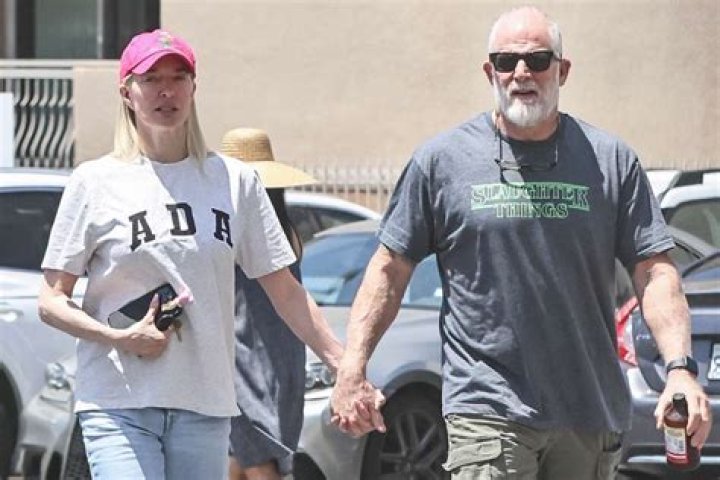 Erika Jayne’s Reaction To Divorce Revealed After Moving Into New Home – Hollywood Life