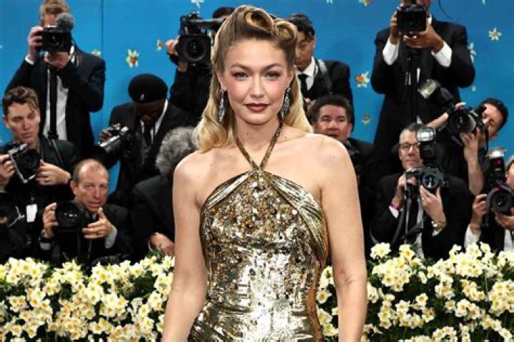 Gigi Hadid & More Try The Trend – Hollywood Life