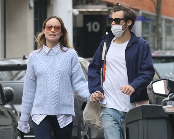 Harry Styles & Olivia Wilde Home Shopping In London: Photos – Hollywood Life