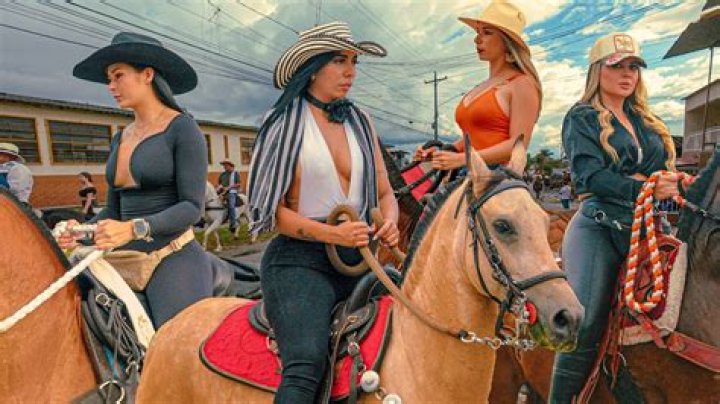 Jessica Simpson, Kendall Jenner & 24 More Of The Sexiest Cowgirls – See Pics