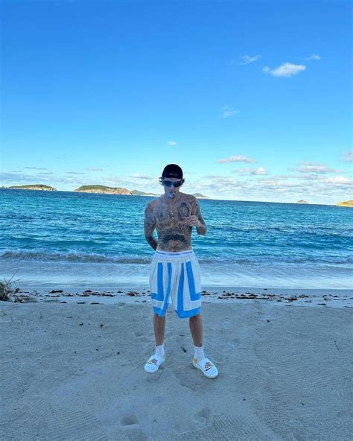 Justin Bieber Grabbed By Crazed Shirtless Fan During Concert