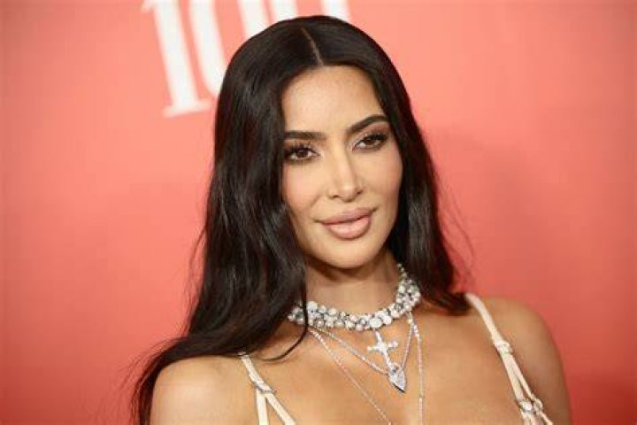 ‘Kardashians’: Kourtney Says Kim is ‘Intolerable’ To Talk To As She Puts Off Convo About D&G Feud
