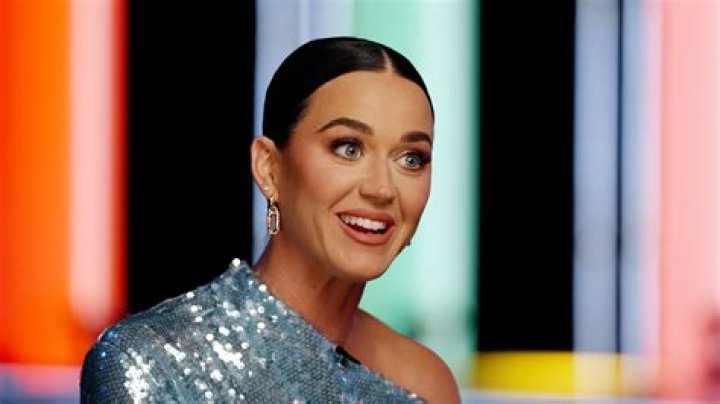 Katy Perry Shows Off Bare Baby Bump In Crop Top & Admits ‘Everything Is Swollen’ Now — Watch