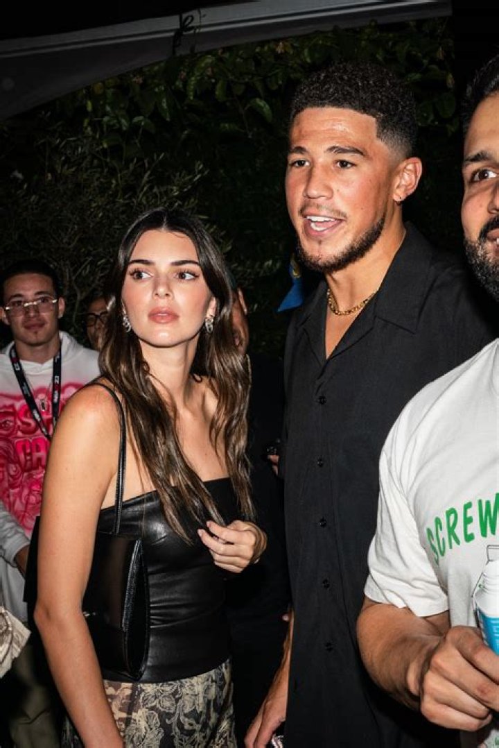 Kendall Jenner & Devin Booker Hold Hands After Date Night At Nobu – Hollywood Life