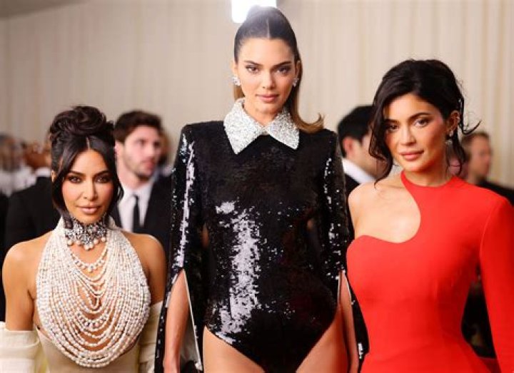 Kendall Jenner’s Long Legs Are The Size Of Kourtney Kardashian –- Pic – Hollywood Life