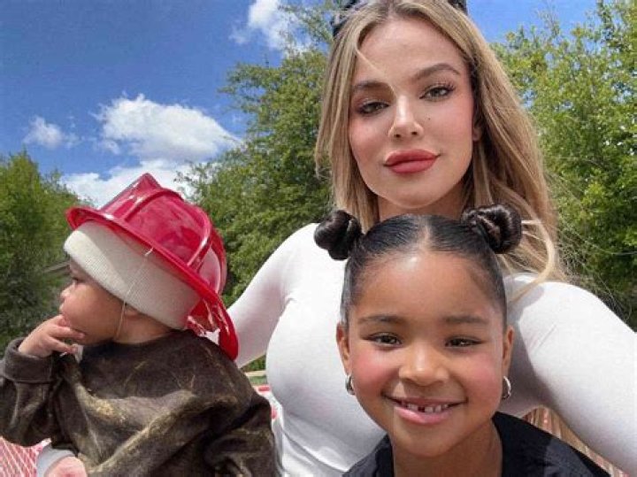 Khloe Kardashian & True Dress As Cruella De Vil & A Dalmatian In Cute Mom/Daughter Costume