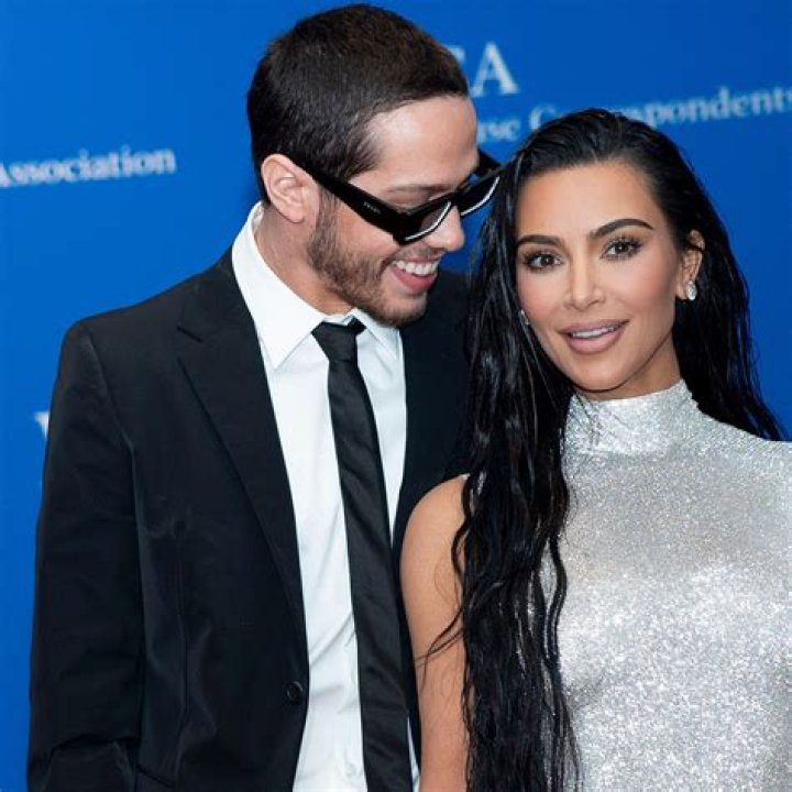 Kim Kardashian & Pete Davidson ‘Went Snorkeling’ & Cooked Together In Tahiti: Details Revealed