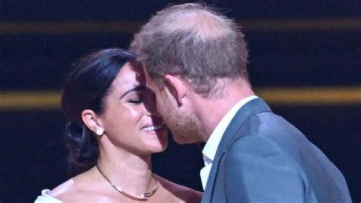 Meghan Markle & Prince Harry Share A Kiss At Invictus Games Opening: Photos