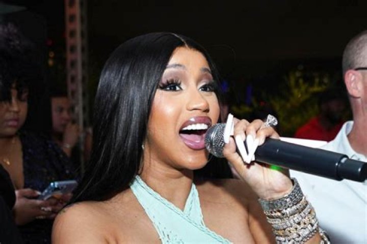 Nicki Minaj’s Fans Angry Cardi B Performed At Drake’s OVO Fest: Tweets – Hollywood Life