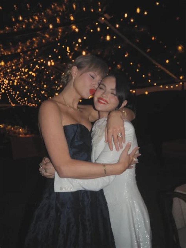 Selena Gomez Reveals She’s ‘Single’ While Mocking Guys Trying To Hit On Her In TikTok Video