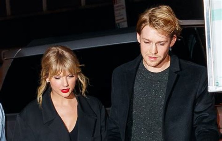 Taylor Swift and Joe Alwyn’s Relationship Timeline: Photos – Hollywood Life