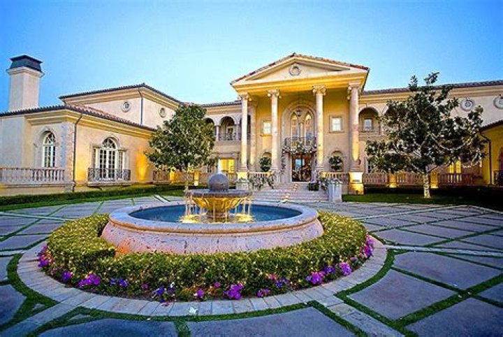 Why Britney Spears Moved Back Into Her Old House (EXCLUSIVE) – Hollywood Life