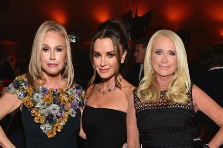 Why He Loves Older Women – Hollywood Life